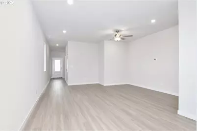 1136 Parkside Ave, Woodburn, OR 97071 - Photo 3