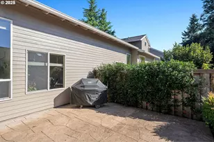8654 NE Rockspring St, Hillsboro, OR 97006 - Photo 33