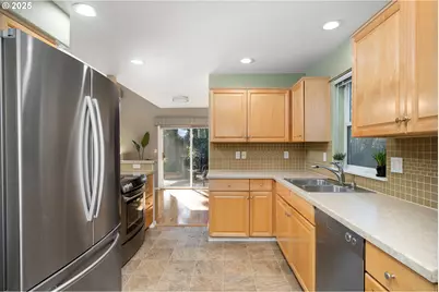 8654 NE Rockspring St, Hillsboro, OR 97006 - Photo 11