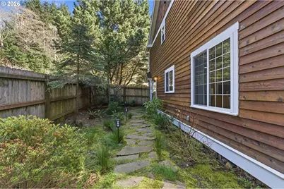 696 N Hemlock St, Cannon Beach, OR 97110 - Photo 37
