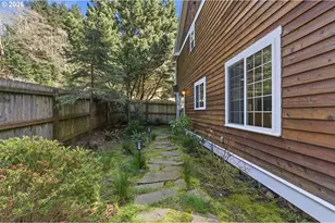 696 N Hemlock St, Cannon Beach, OR 97110 - Photo 37