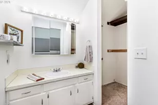 4628 SW Comus Pl, Portland, OR 97219 - Photo 17