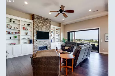 2009 NW Klickitat St, Camas, WA 98607 - Photo 3