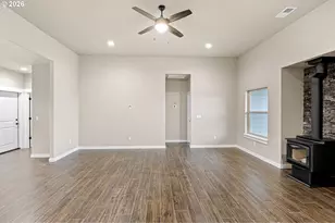 909 Durham Ave, Sutherlin, OR 97479 - Photo 7