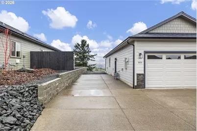 909 Durham Ave, Sutherlin, OR 97479 - Photo 3