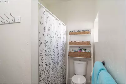 334 NE Nash St, Roseburg, OR 97470 - Photo 13