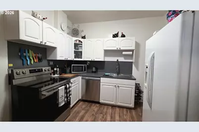 334 NE Nash St, Roseburg, OR 97470 - Photo 13