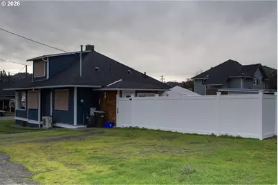 334 NE Nash St, Roseburg, OR 97470 - Photo 17
