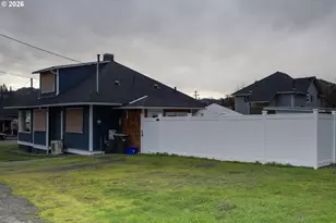 334 NE Nash St, Roseburg, OR 97470 - Photo 17