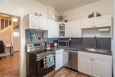 334 NE Nash St, Roseburg, OR 97470 - Photo 17