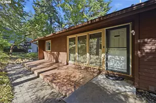 2811 Timberline Dr, Eugene, OR 97405 - Photo 5