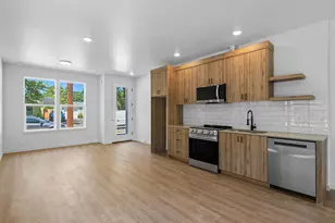 7196 SE Woodward St, Portland, OR 97206 - Photo 3