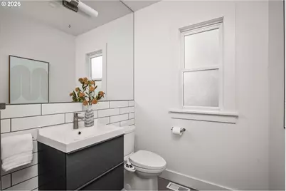 138 NE 18th Ave, Portland, OR 97232 - Photo 23