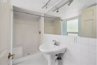 2570 Emerald St, Eugene, OR 97403 - Photo 19