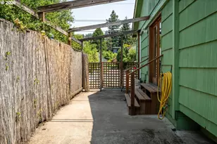 2570 Emerald St, Eugene, OR 97403 - Photo 25