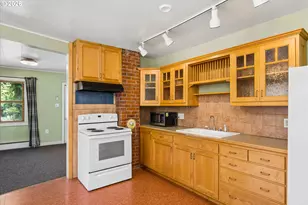 2570 Emerald St, Eugene, OR 97403 - Photo 5