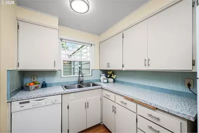 3210 Royal Ave, Eugene, OR 97402 - Photo 9