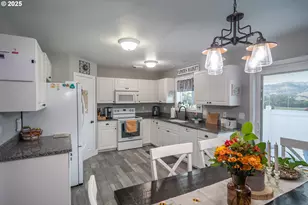 114 Umpqua View Dr, Roseburg, OR 97471 - Photo 15