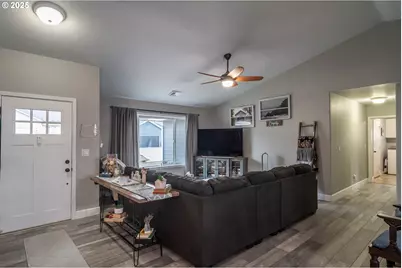 114 Umpqua View Dr, Roseburg, OR 97471 - Photo 5