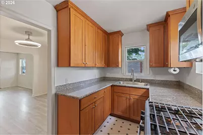 8305 SE Rhone St, Portland, OR 97266 - Photo 11