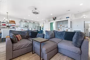 21601 NE Willow Glen Rd, Fairview, OR 97024 - Photo 13