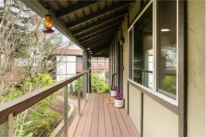 3032 SW Florida Ct #C, Portland, OR 97219 - Photo 5