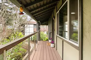 3032 SW Florida Ct, Portland, OR 97219 - Photo 5