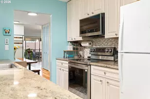 3032 SW Florida Ct, Portland, OR 97219 - Photo 11