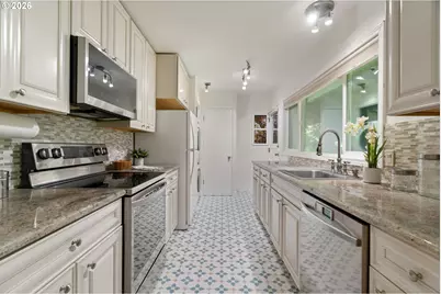 3032 SW Florida Ct #C, Portland, OR 97219 - Photo 9
