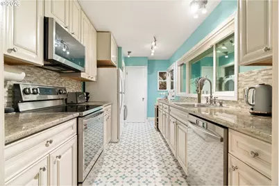 3032 SW Florida Ct #C, Portland, OR 97219 - Photo 9