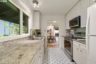 3032 SW Florida Ct, Portland, OR 97219 - Photo 13