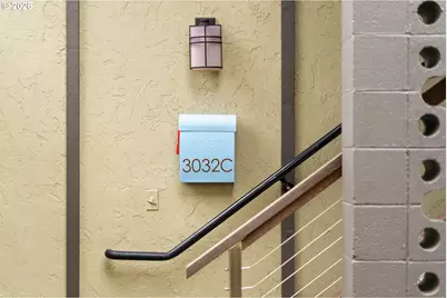 3032 SW Florida Ct #C, Portland, OR 97219 - Photo 3