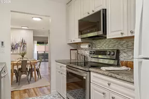 3032 SW Florida Ct, Portland, OR 97219 - Photo 15