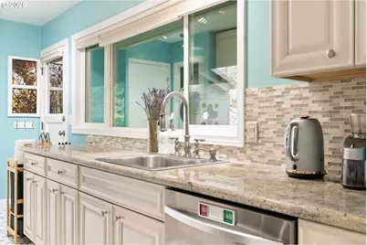 3032 SW Florida Ct #C, Portland, OR 97219 - Photo 13