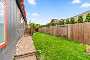 977 Island St, Springfield, OR 97477 - Photo 5