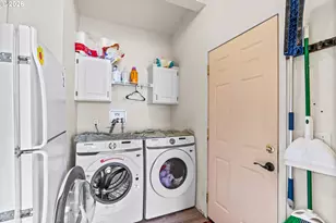 977 Island St, Springfield, OR 97477 - Photo 15