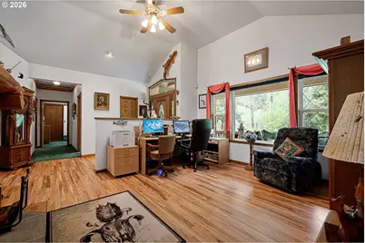 39428 Jasper Lowell Rd, Lowell, OR 97452 - Photo 9