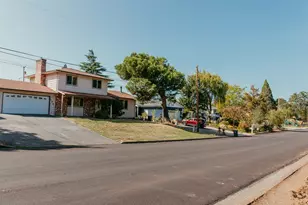 750 W Francis St, Roseburg, OR 97471 - Photo 27