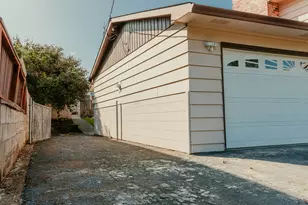 750 W Francis St, Roseburg, OR 97471 - Photo 25