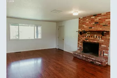 750 W Francis St, Roseburg, OR 97471 - Photo 9