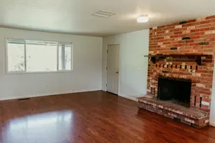 750 W Francis St, Roseburg, OR 97471 - Photo 9