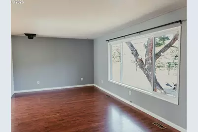 750 W Francis St, Roseburg, OR 97471 - Photo 3