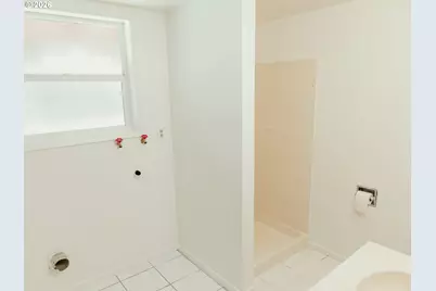 750 W Francis St, Roseburg, OR 97471 - Photo 11