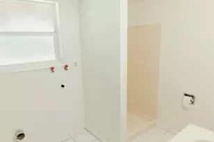 750 W Francis St, Roseburg, OR 97471 - Photo 11