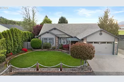 237 Cambridge Dr, Sutherlin, OR 97479 - Photo 3