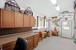 237 Cambridge Dr, Sutherlin, OR 97479 - Photo 41