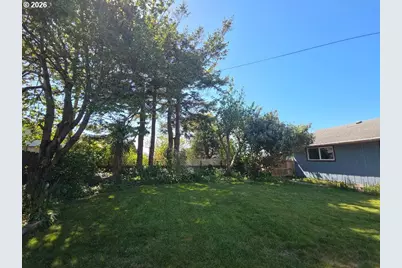 1035 Pacific Ave, Coos Bay, OR 97420 - Photo 11