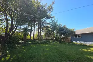 1035 Pacific Ave, Coos Bay, OR 97420 - Photo 11