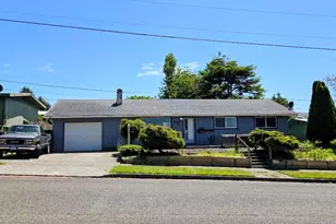 1035 Pacific Ave, Coos Bay, OR 97420 - Photo 1