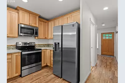 12516 SE Madison St, Portland, OR 97233 - Photo 9